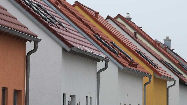 Wer sein Geld lieber ins Eigenheim steckt, statt in eine Rentenversicherung, kann sich vom Staat Förderung abholen.