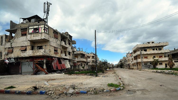 Homs, ehemalige Protesthochburg, wirkt wie verlassen. Die Stadt wurde fast vollständig zerschossen.
