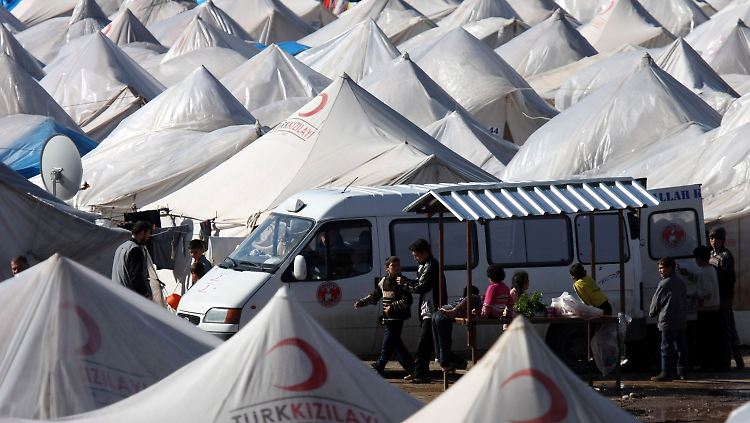 In der Südosttürkei werden eilig Zeltstädte errichtet. Die türkische Regierung erwartet Zehntausende Flüchtlinge.