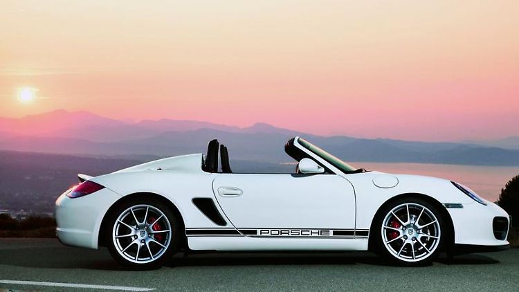 Orientiert sich stilistisch am legendären "James-Dean-Porsche" vom Typ 550: Der neue Porsche Boxster Spyder ist ab 63.404 Euro zu haben.