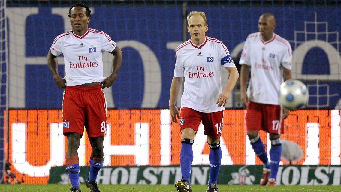 Entäuscht: Ze Roberto, David Jarolim und Jerome Boateng, von links, nach der 2:3-Niederlage gegen Borussia Mönchengladbach.
