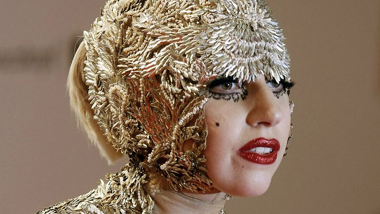 Lady Gaga bei der Bambi-Verleihung 2011 in Wiesbaden. Ihre extravaganten Kostüme machten sie berühmt.