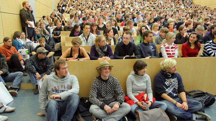 Jedes Jahr das gleiche Bild: Vollbesetzte Hörsäle an deutschen Universitäten.
