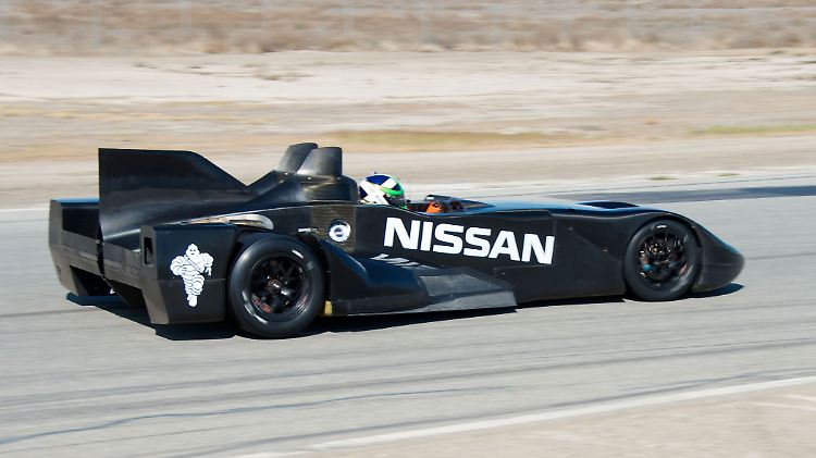Der Clou an der Neuentwicklung: Gegenüber einem konventionellen  Le Mans-Prototypen sind beim DeltaWing außer der Fahrleistungen alle  Eckdaten halbiert worden.