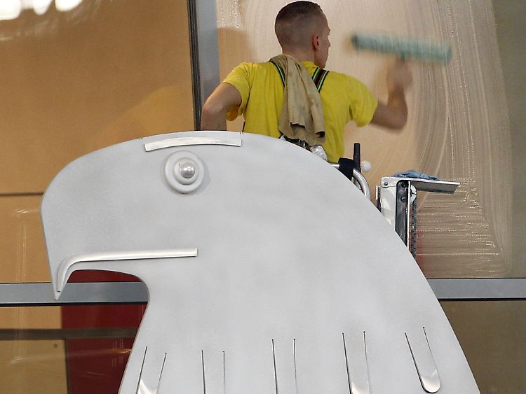 Für die Wahl des neuen Bundespräsidenten wird der Plenarsaal geputzt, geräumt und komplett neu bestuhlt.