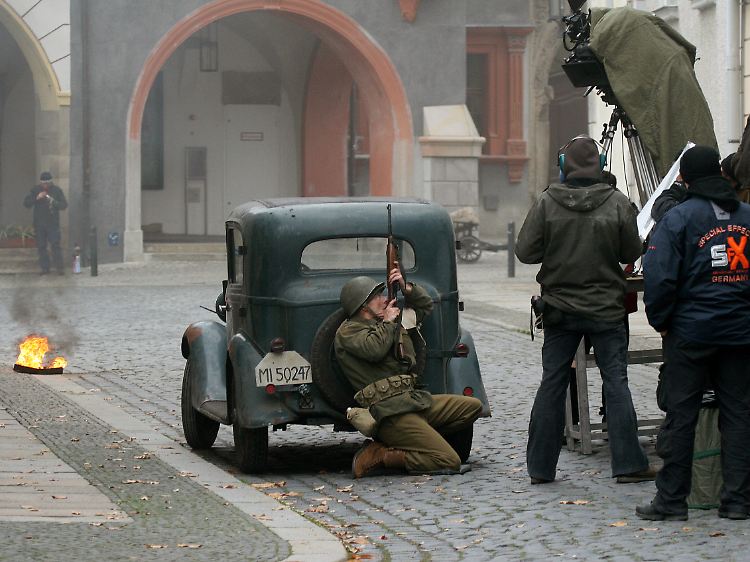 Bei Dreharbeiten für den Film "Inglourious Basterds" (November 2008).