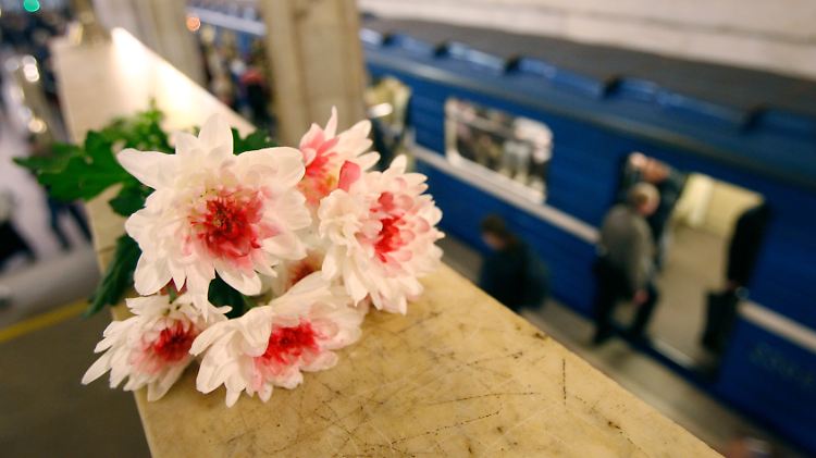 Ein Zeichen der Trauer: Blumen an der Minsker U-Bahnstation.