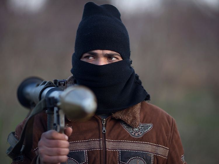 Noch ist die "Freie Syrische Armee" nur mit wenigen schlagkräftigen Waffen ausgestattet.