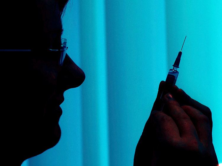Da hilft keine Spritze: Die Krankenkassen kämpfen gegen massiven Betrug und eine sinkende Zahlungsmoral.