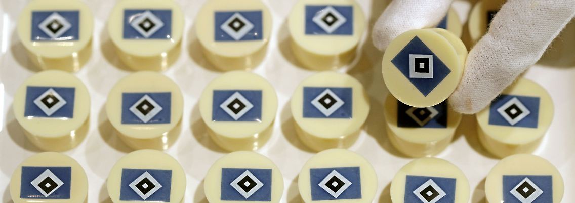 Wir wissen auch nicht, was diese HSV-Pralinen mit dem Spiel in Hannover zu tun haben, finden aber das Foto schön.