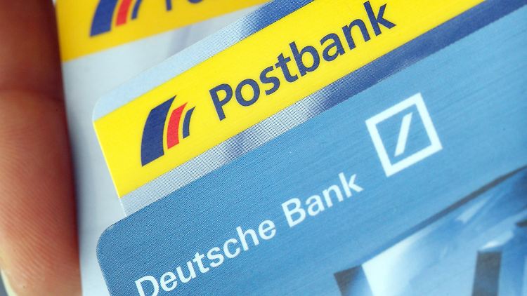Die Deutsche Bank verleibt sich die Postbank ein.