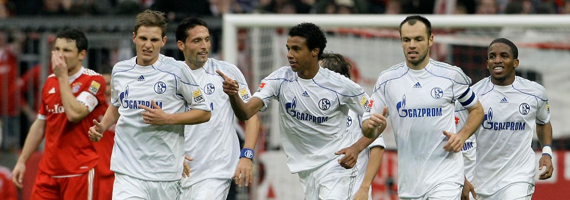 Der Bundesliga-Nobody Joel Matip sorgt für die Überraschung kurz vor der Halbzeit.