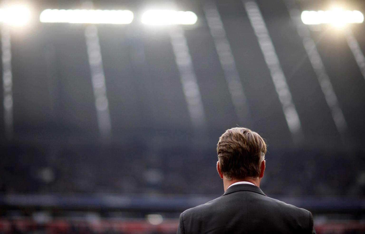 Louis van Gaal steht mit dem Rücken zur Wand.