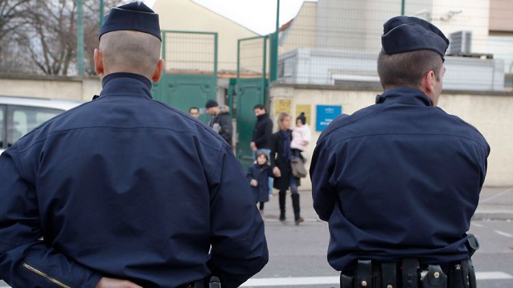 Frankreich verschärft inzwischen seine Sicherheitsvorkehrungen.