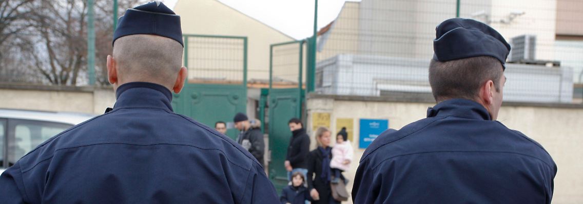 Frankreich verschärft inzwischen seine Sicherheitsvorkehrungen.