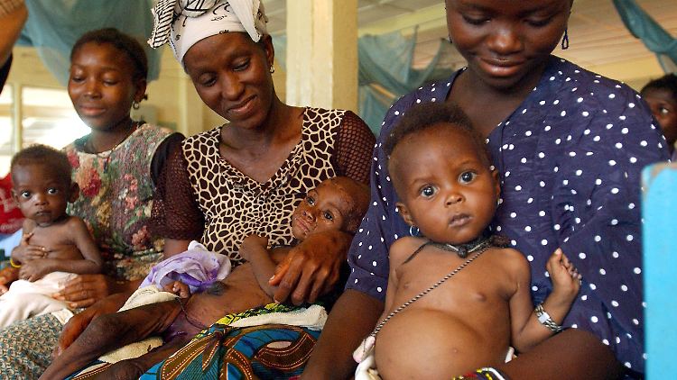 Alle 30 Sekunden stirbt ein Kind an Malaria. In Nairobi gibt es nun Hoffnungen auf einen Durchbruch bei der Entwicklung des ersten Impfstoffes gegen die Krankheit.