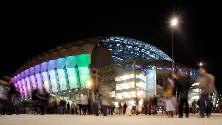 Im Juni beginnt die Fußball-EM in Polen und der Ukraine. Die Stadien, hier Posen, sind alle rechtzeitig fertig geworden. 