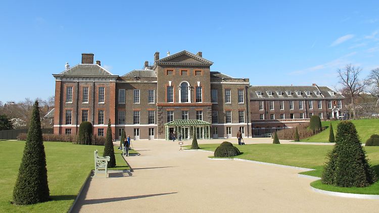 Haupteingang zum neu gestalteten Besucherzentrum des Kensington Palace in London.