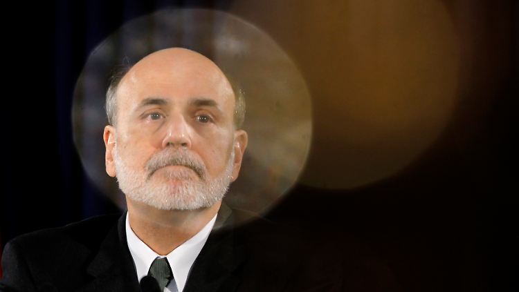 Ben Bernanke in Habachtstellung: "Die Federal Reserve wird die Situation weiter genau beobachten, mit den Finanzinstituten und ausländischen Partnern zusammenarbeiten, um die Widerstandskraft unseres Finanzsystems zu verbessern."