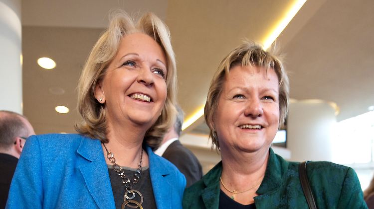 Ministerpräsidentin Hannelore Kraft (SPD) und ihre Stellvertreterin Sylvia Löhrmann (Grüne).