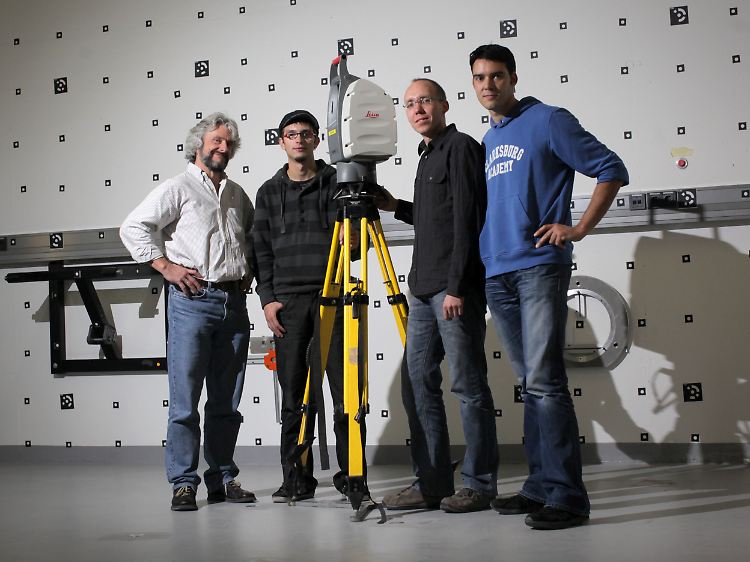 Professor Frank Boochs, die Studenten Tobias Reich, Andreas Marbs und Carsten Krämer (l-r) vermessen weltweit.