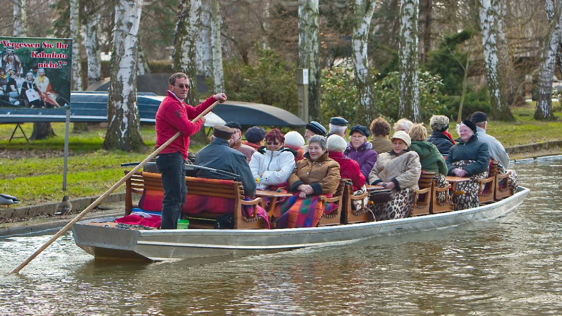 Fast eine Million Besucher hatte der Spreewald in diesem Jahr (Kahnfahrt durch den Spreewald in Lübbenau, März 2009)