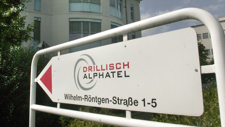 Schluss mit gegenseitigen Beschuldigungen,  Betrugsvorwürfen und Strafanzeigen: ein friedliches  Hinweisschild des Mobilfunanbieters Drillisch vor dessen Firmensitz in Maintal.