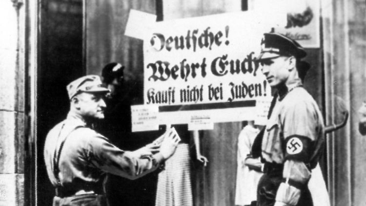 In der Nacht zum 10. November 1938 fielen NS-Banden über Synagogen, jüdische Einrichtungen und Geschäfte her.