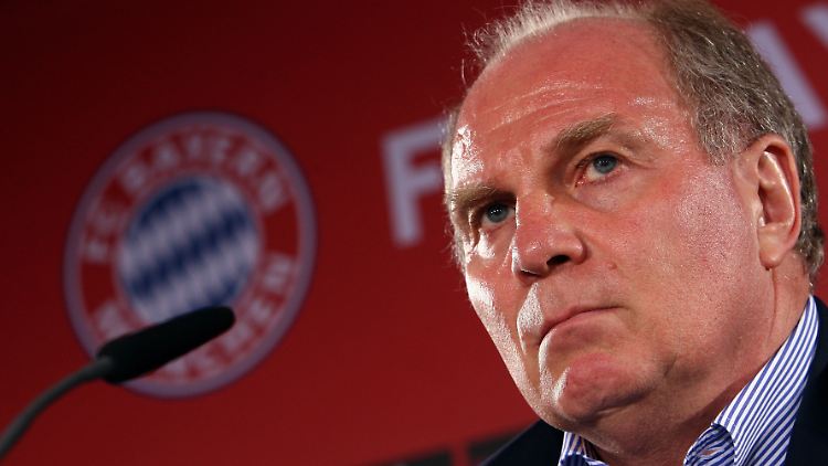Bayern-Manager Uli Hoeneß dürfte die Zeitungslektüre nicht erfreut haben.