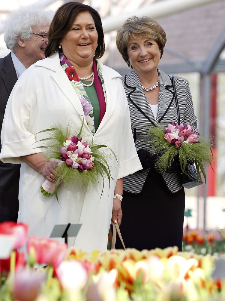 Anna Komorowska (l), die Frau des polnischen Präsidenten, und Prinzessin Margriet der Niederlande bei der Eröffnung.