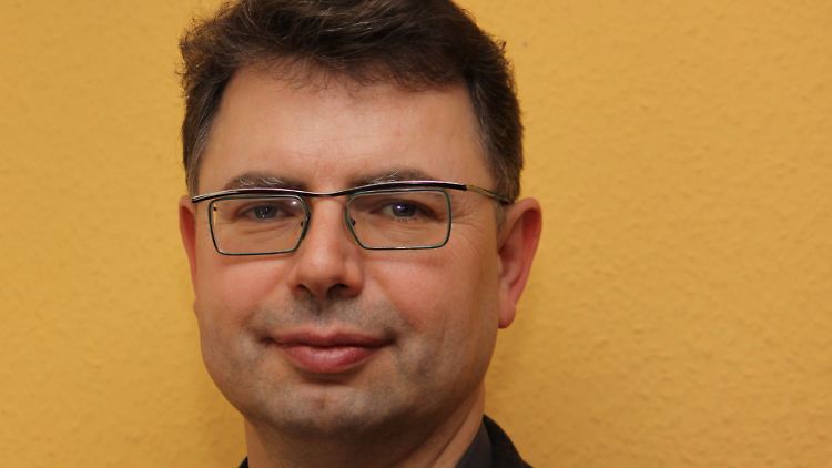 Prof. Dr. Jürgen Zimmerer lehrt afrikanische Geschichte an der Universität Hamburg. Er ist Präsident des International Network of Genocide Scholars.