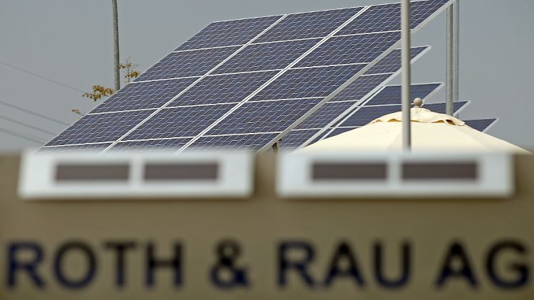 Der auf die Solarbranche spezialisierte Anlagenbauer, hier der Stammsitz in Hohenstein-Ernstthal, macht dem Schweizer Miutterkonzern und Konkurrenten Meyer Burger wenig Freude.
