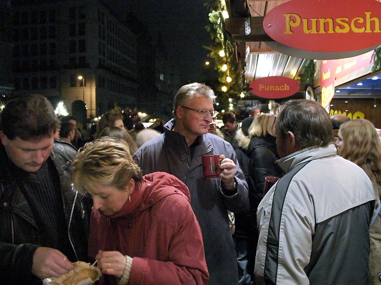 Punsch muss sein - auch deshalb: Lieber nicht mit dem Auto kommen.