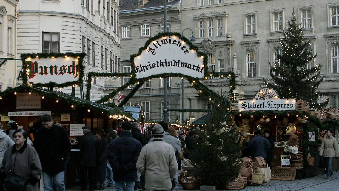 "Altwiener Christkindlmarkt" auf der Freyung.
