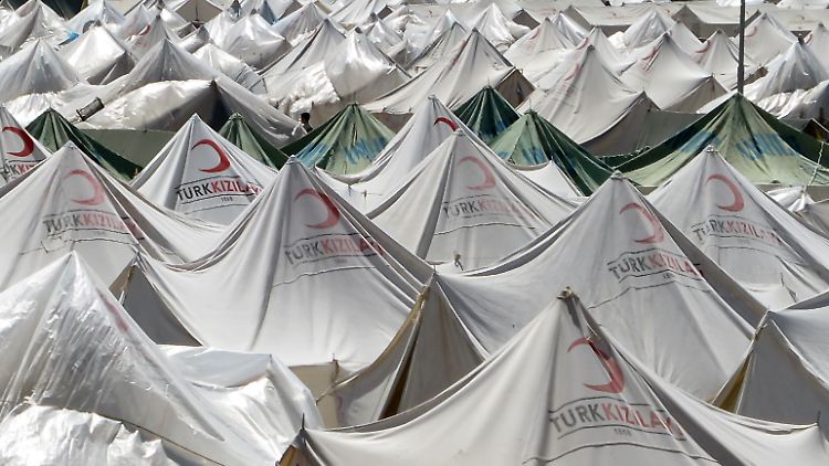 An der syrisch-türkischen Grenze wachsen die Flüchtlingslager.