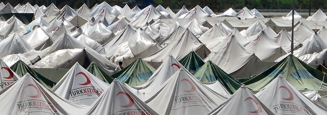 An der syrisch-türkischen Grenze wachsen die Flüchtlingslager.