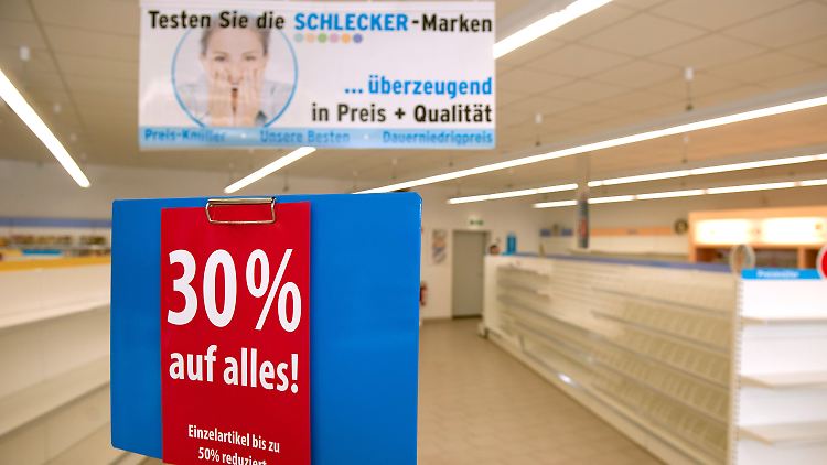 Die Regale leeren sich, eine Lösung ist nicht in Sicht.