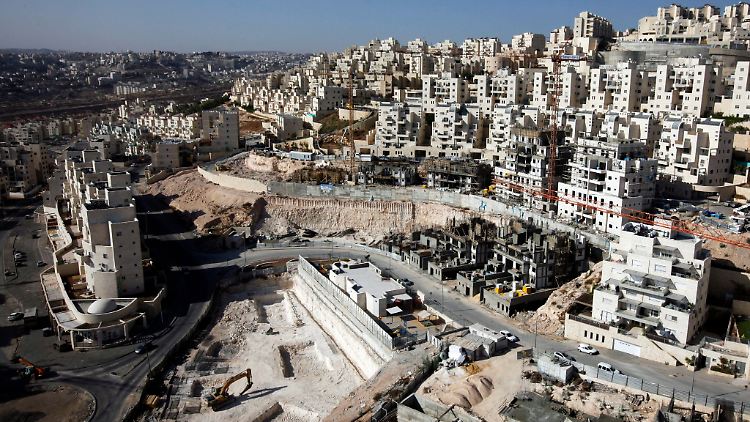 Siedlung in der Nähe von Jerusalem. Häufig illegal errichtet, kritisiert auch die Weltgemeinschaft seit einigen Jahren die Praxis.