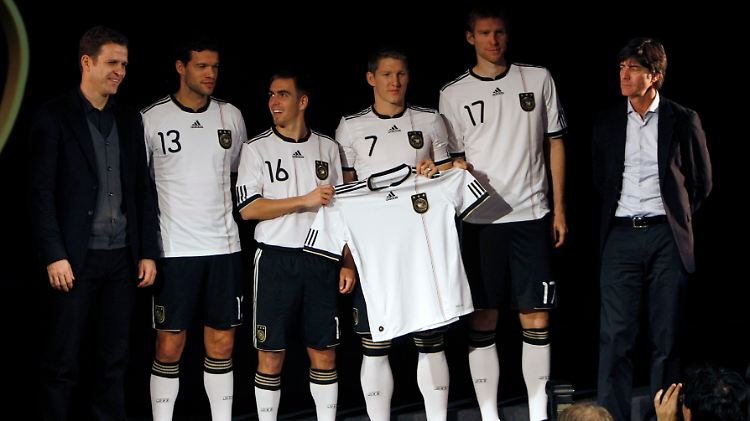 Nach der Präsentation der WM-Trikots fragt sich ganz Fußball-Deutschland: Sehen so Sieger aus?