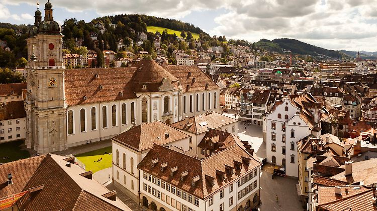 Aus der ehemaligen Einsiedelei des heiligen Gallus wurde erst ein Kloster, dann ein ganzer Stiftsbezirk und schließlich eine aufstrebende Stadt in der Ostschweiz.