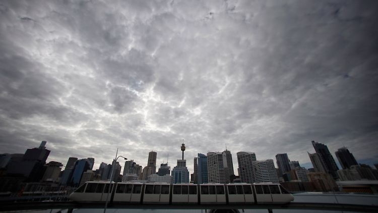 Monorail vor der Skyline von Sydney.
