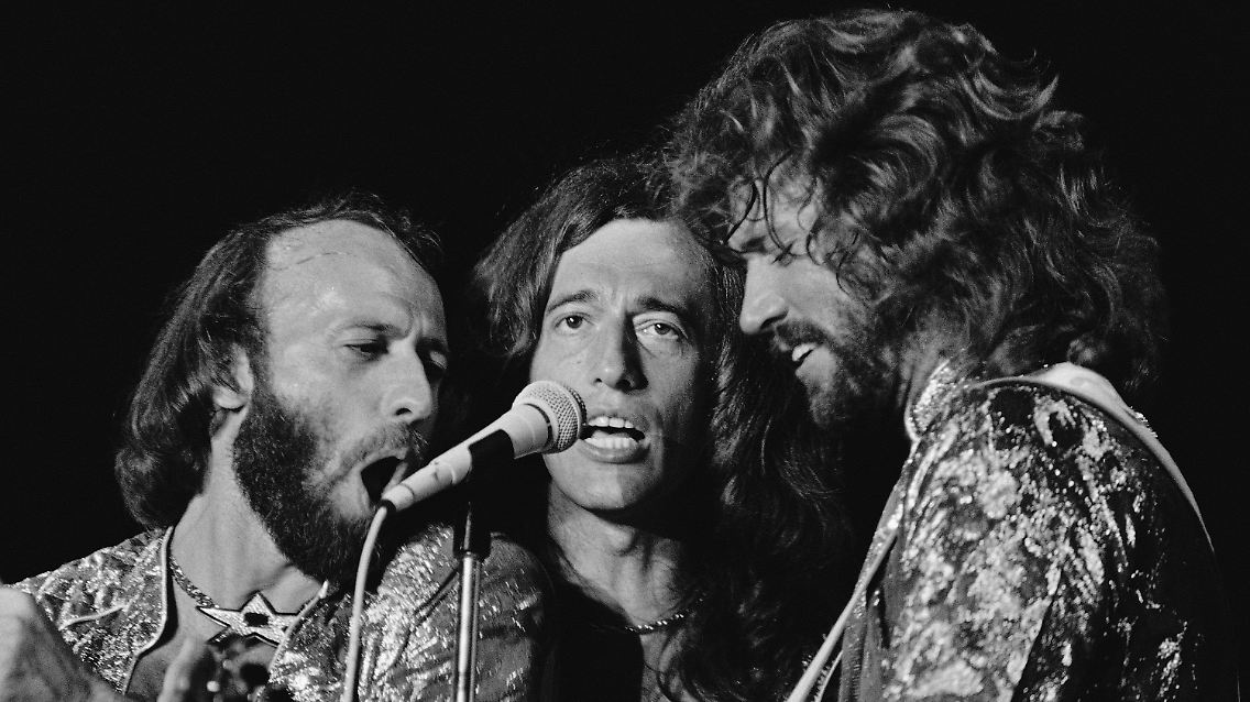 Barry Gibb (r) galt lange als absolutes Sex-Symbol.