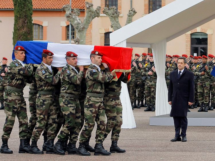 Einer der drei getöteten Soldaten wird nun zum Ehemann.