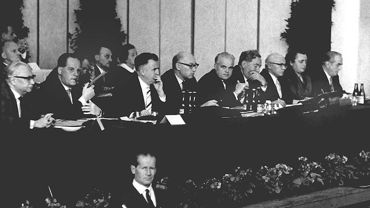 Das Präsidium des SPD-Parteitags, der vom 13.-15. November 1959 in Bad Godesberg tagte.