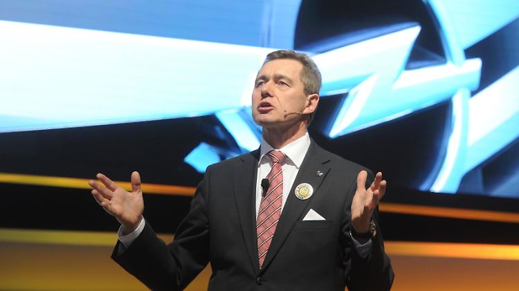 Opel-Chef Karl-Friedrich Stracke in Genf bei der Pressekonferenz über die Kooperation von Opel mit PSA. 