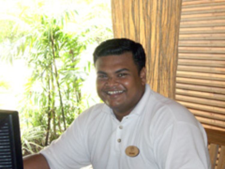 Hussain arbeitet im Diva Maldives Ressort im Empfangsteam.