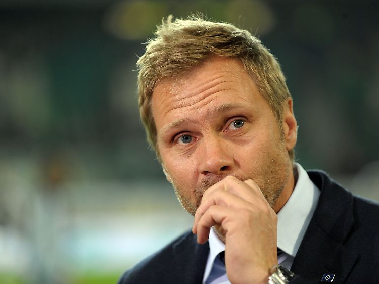 Mitverantwortlich für ganz unten: HSV-Trainer Thorsten Fink. Nach fünf Monaten Amtszeit zeigt die Formkurve seines Teams wieder deutlich Richtung 2. Liga.