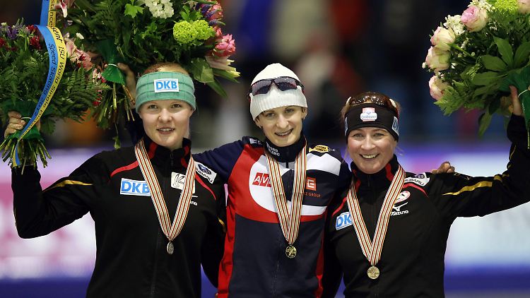 Martina Sablikova (M.) und Stephanie Beckert standen schon über 3000 Meter auf dem Treppchen. Diesmal gesellte sich Claudia Pechstein dazu.