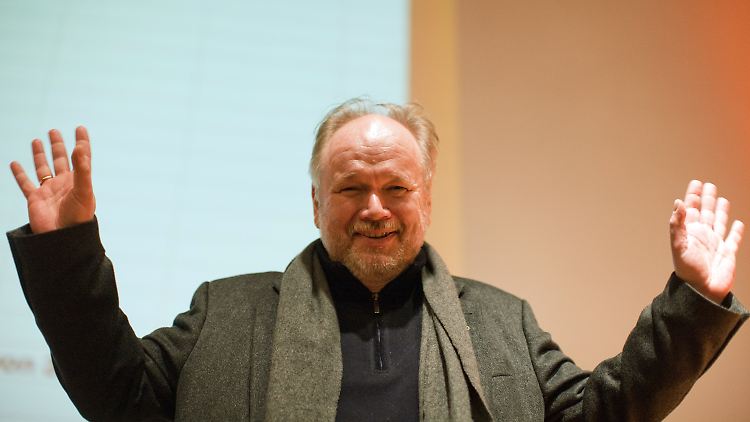 Vollbart, Sakko, ergrautes Haar - Paul passt nicht in das Klischee der "hippen" und unangepassten Piraten.