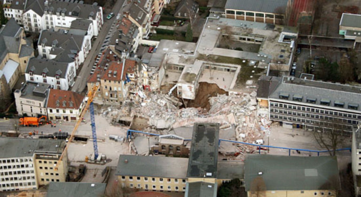In Köln ist das Historische Stadtarchiv komplett eingestürzt.